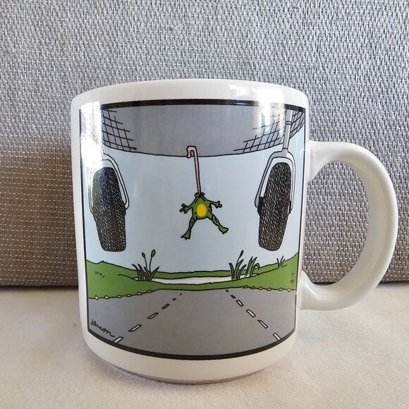 The Far Side Vintage Coffee Mug Frog Hanging on Airplane Bottom Gary Larson - Picture 1 of 4